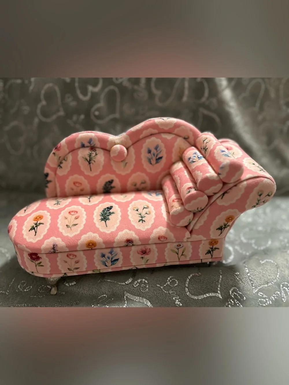 NWT Hilabee, Pink Floral Mini Chaise Lounge Sofa Jewelry Box
